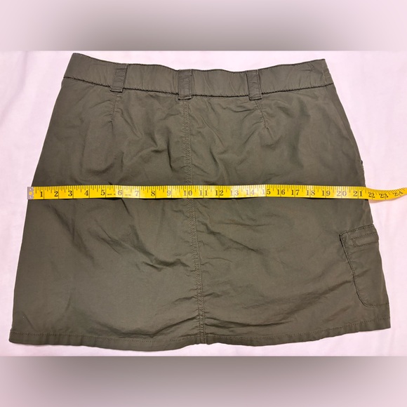 Croft & Borrow army green skort with button pockets & zipper pocket, 14 - Picture 8 of 11